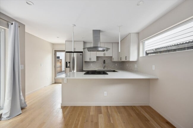 Building Photo - Upscale rear unit in the heart of Denver!