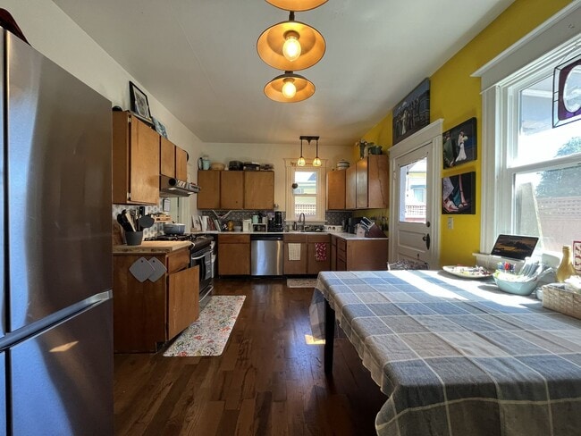 Building Photo - Warm and Welcoming Portland Home with Classic Charm, Modern Kitchen & Outdoor Deck
