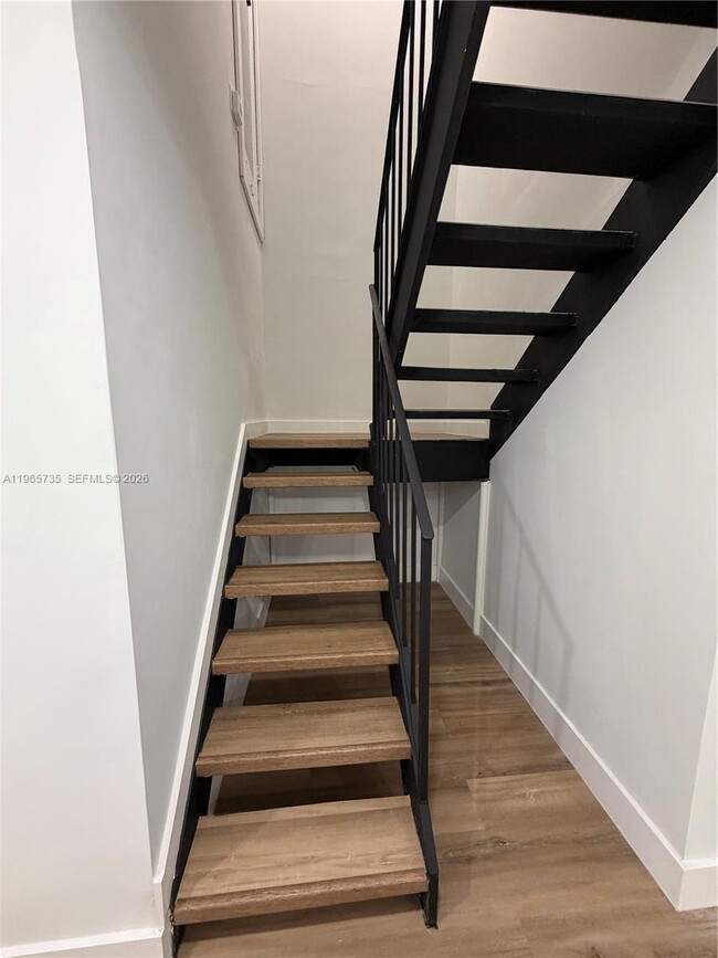 Building Photo - 9175 Fontainebleau Blvd