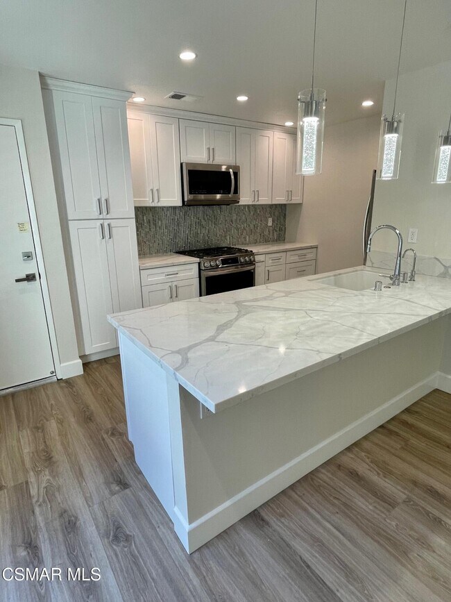 Building Photo - 760 Via Colinas