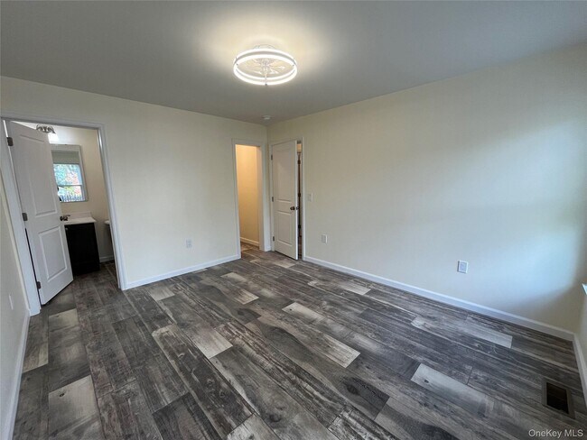 Building Photo - 148 Port Ben Rd