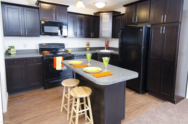 Building Photo - 135 Collingwood Dr