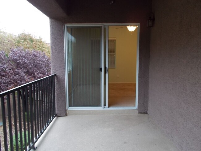 Building Photo - Spacious 2 Bedroom + Den, 2 Bath Condo in a Gated Community