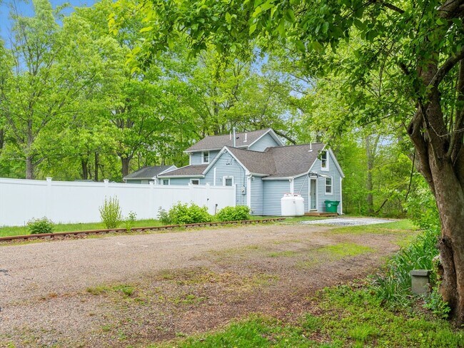 Building Photo - 36 Brackett Rd