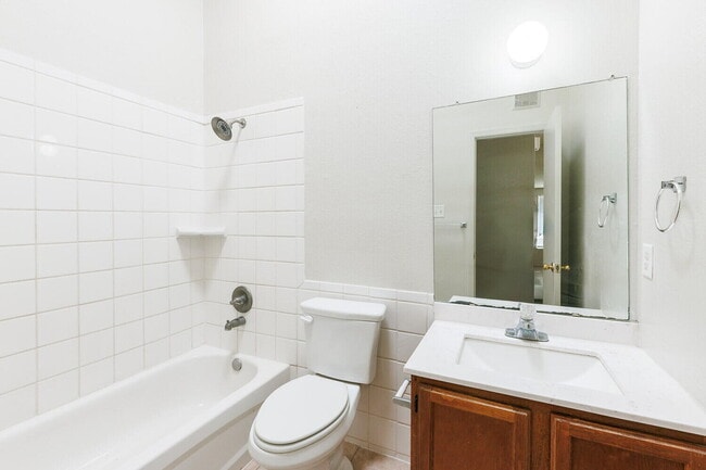 Building Photo - 140 N Troy Ave