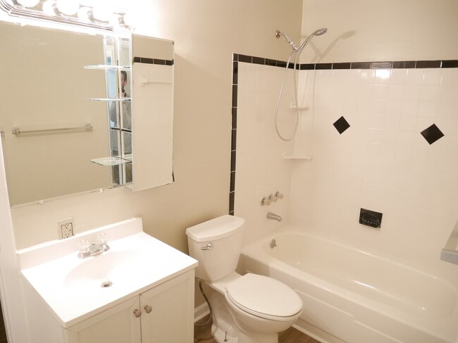 Building Photo - Columbia Contemporary Charmer in a Prime L...