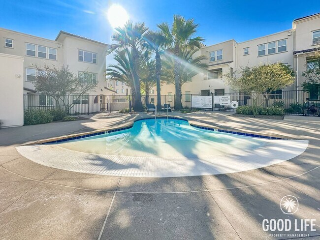 Building Photo - Luxury 3-Level 4BR Home | 1,696 Sq Ft | New Build San Diego Living