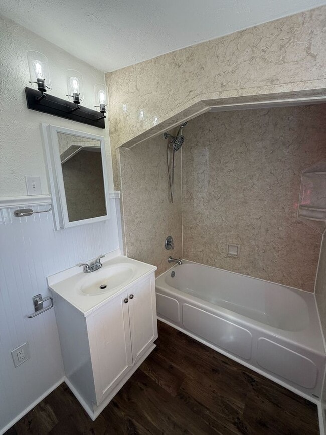 Building Photo - 2 Bed | 2 Bath | Office/Flex Room | 1 Acre Lot | Pickerington Schools