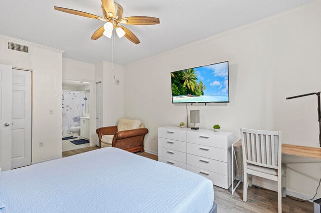 Building Photo - 630 S Sapodilla Ave