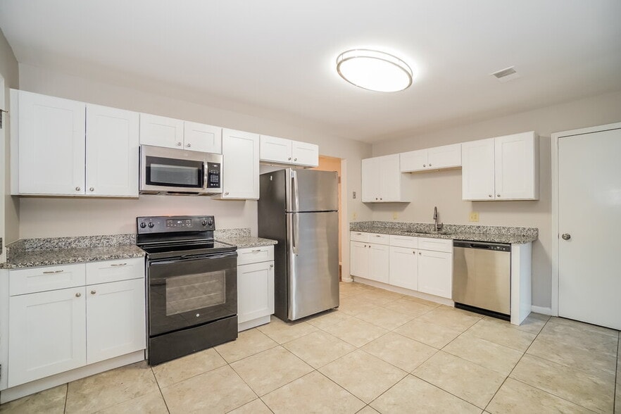 Building Photo - 8606 Canyon Cove Rd