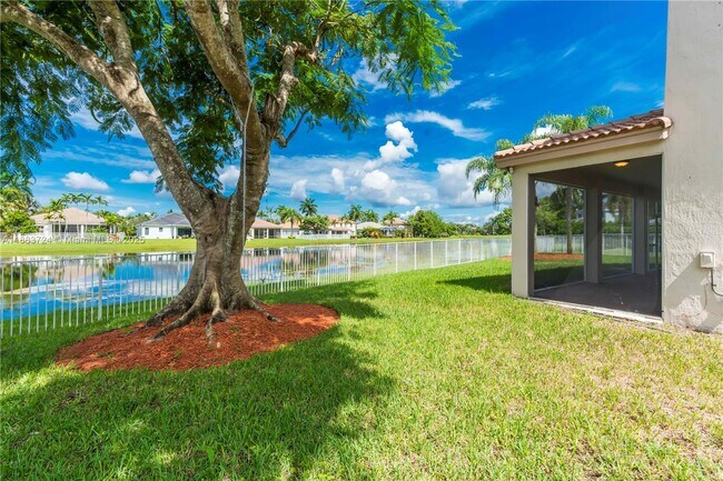Building Photo - 663 Live Oak Ln