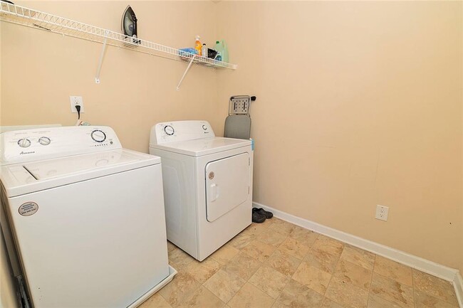 Building Photo - 2084 Sawgrass Dr