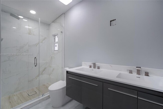 Building Photo - 1114 SW 13th Ct