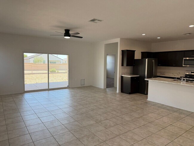 Building Photo - 9427 E Alfalfa Dr