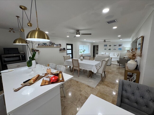 Building Photo - 1960 NE 30th St