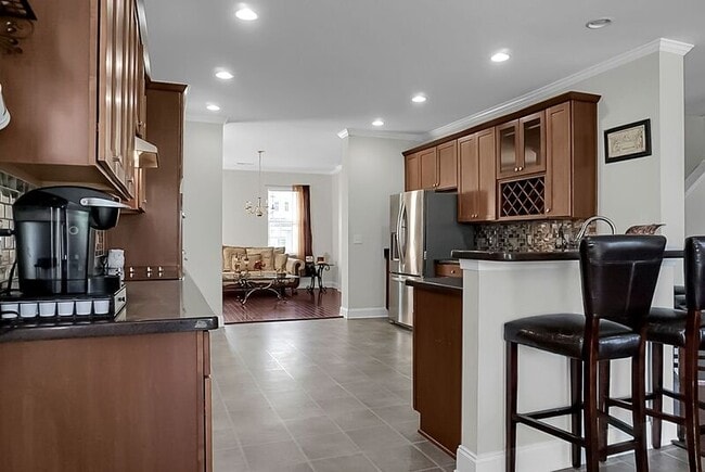 Building Photo - 334 Albrighton Way