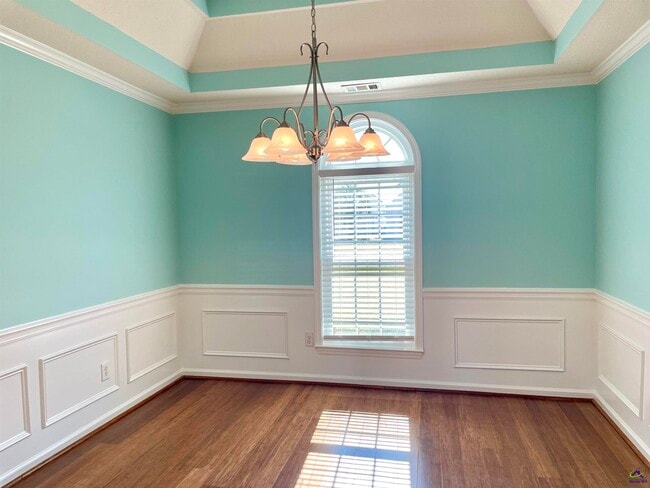 Building Photo - 205 Ellicott Dr