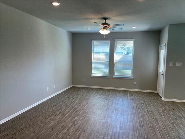 Building Photo - 24814 Sierra Laurel Ln