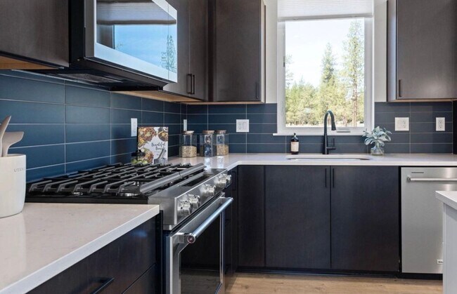 Building Photo - Gorgeous BRAND NEW 3-Bdr/2.5-bath with Loft in beautiful Sunset Meadows! -Sisters, Oregon