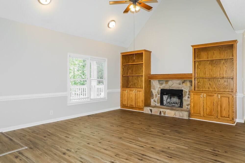 Building Photo - 2461 Sanjo St NE