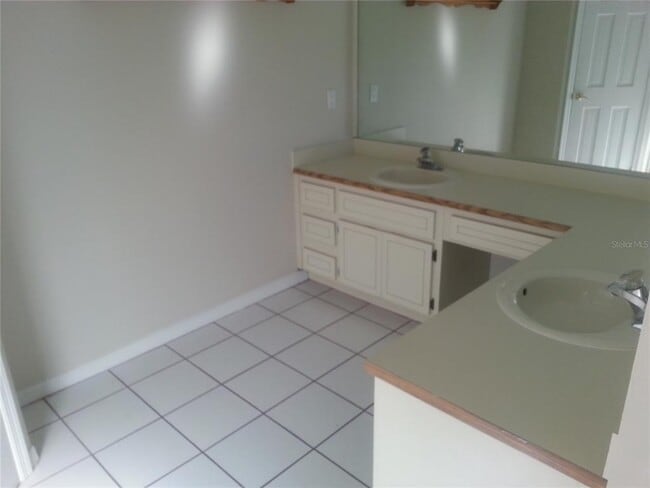 Building Photo - 9149 Palm Tree Dr