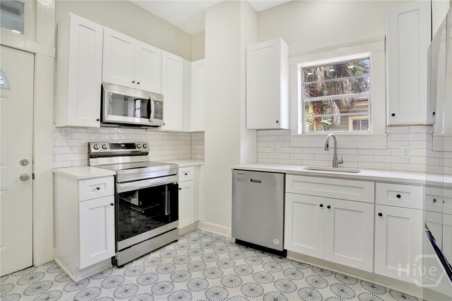Building Photo - 115 W 34th St