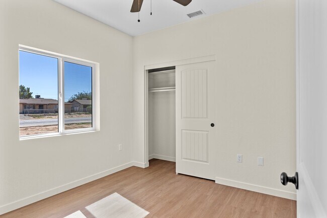 Building Photo - 8457 Great Cir Dr