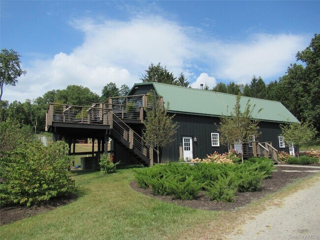 Building Photo - 63 River Rd