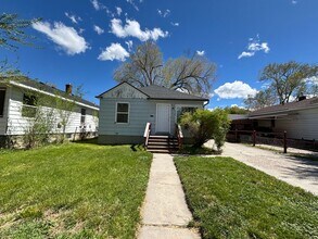 Building Photo - Single Family Home Centrally Located
