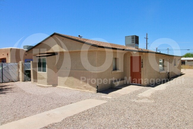 Primary Photo - 1408 W St Clair St