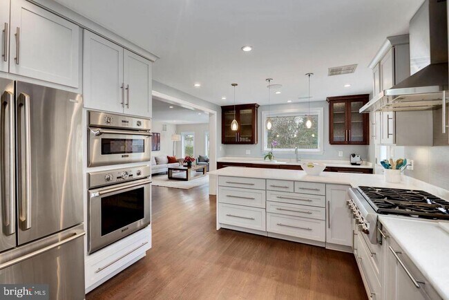 Building Photo - 4708 Yuma St NW