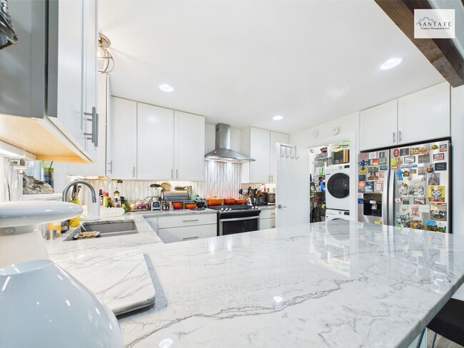 Building Photo - Beautifully Furnished and Equipped Propert...
