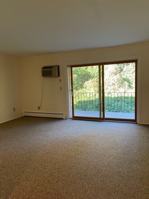 Living Room - Hillside House Apartments