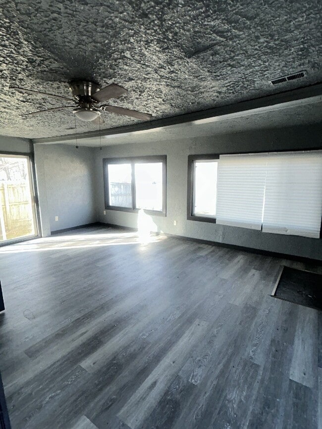 Building Photo - 3504 Blackstone Ave