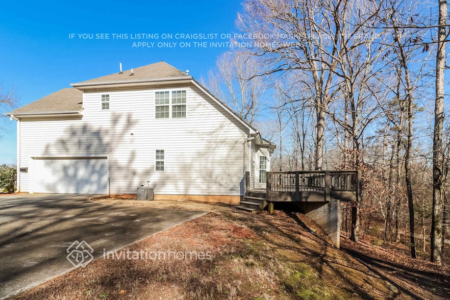 Building Photo - 200 Autumn Creek