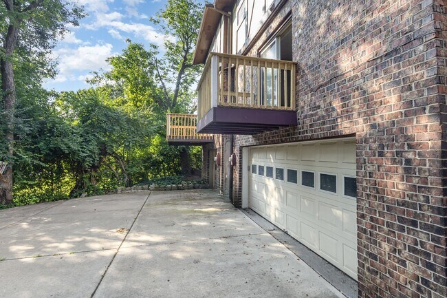 Building Photo - 4600-4606 Glenway Ave