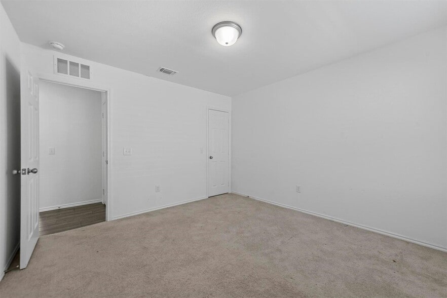 Building Photo - 2008 Vlg Crk Ln