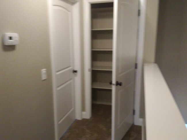 Building Photo - Newer town home living in the heart of Cedar City!