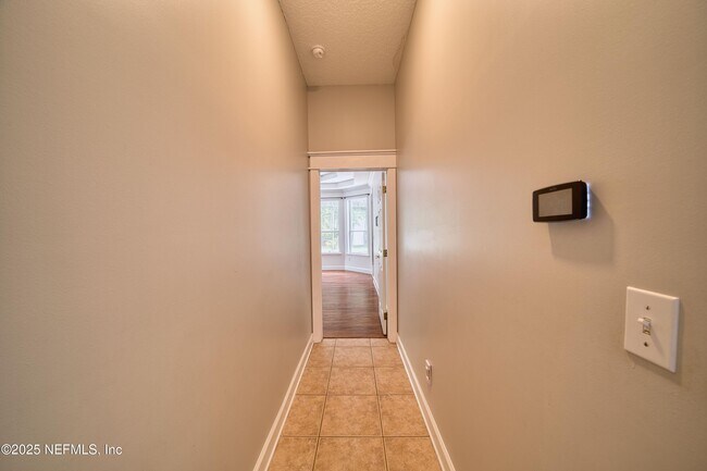 Building Photo - 1440 S Burgandy Trail