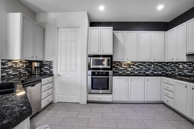 Building Photo - 78858 Breckenridge Dr