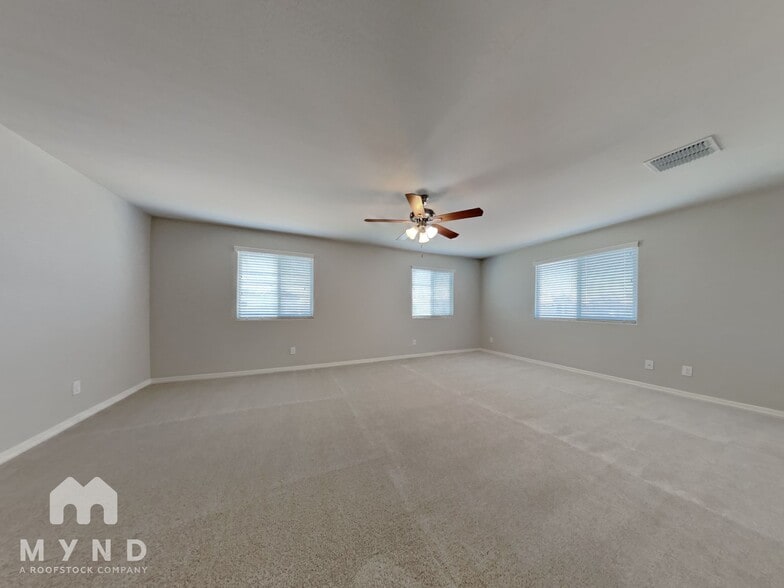 Building Photo - 5420 W Albeniz Pl