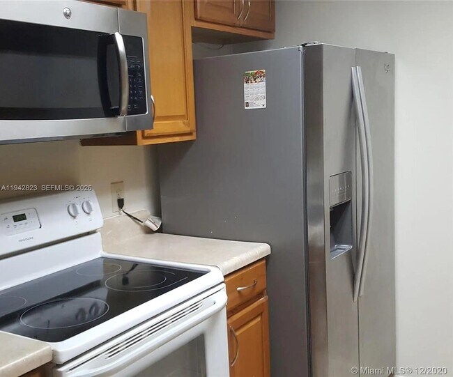 Building Photo - 850 SW 133rd Terrace