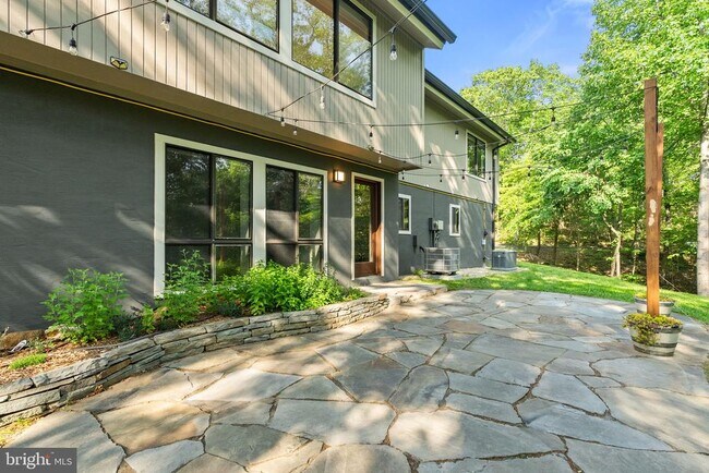 Building Photo - 39368 Longhill Ln