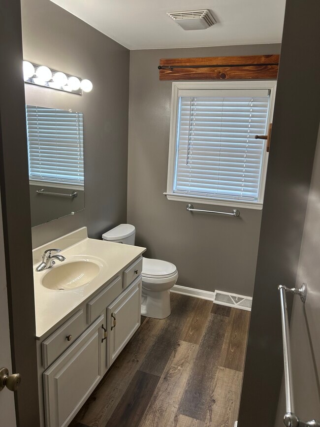 Building Photo - 320 Mt Vernon Rd