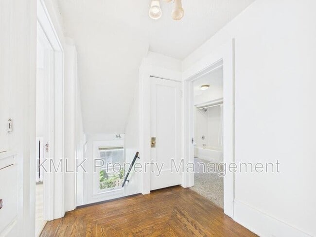 Building Photo - 137 Conger Ave