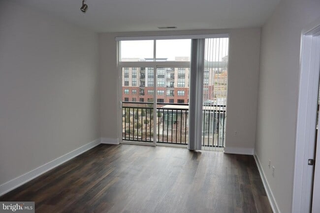 Building Photo - 145 Riverhaven Dr