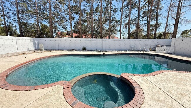 Building Photo - Furnished Ranch-Style Home with Casita – O...