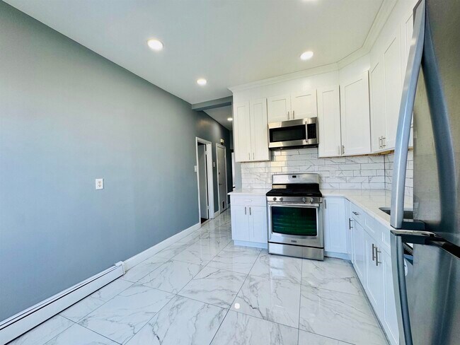 Building Photo - 95 W 54th St