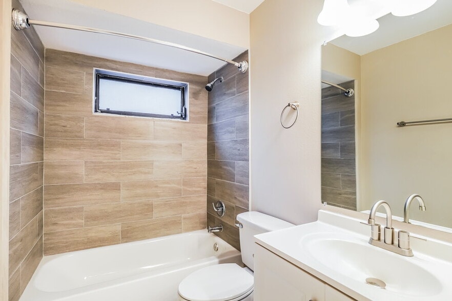 Building Photo - 1021 Wainright Dr