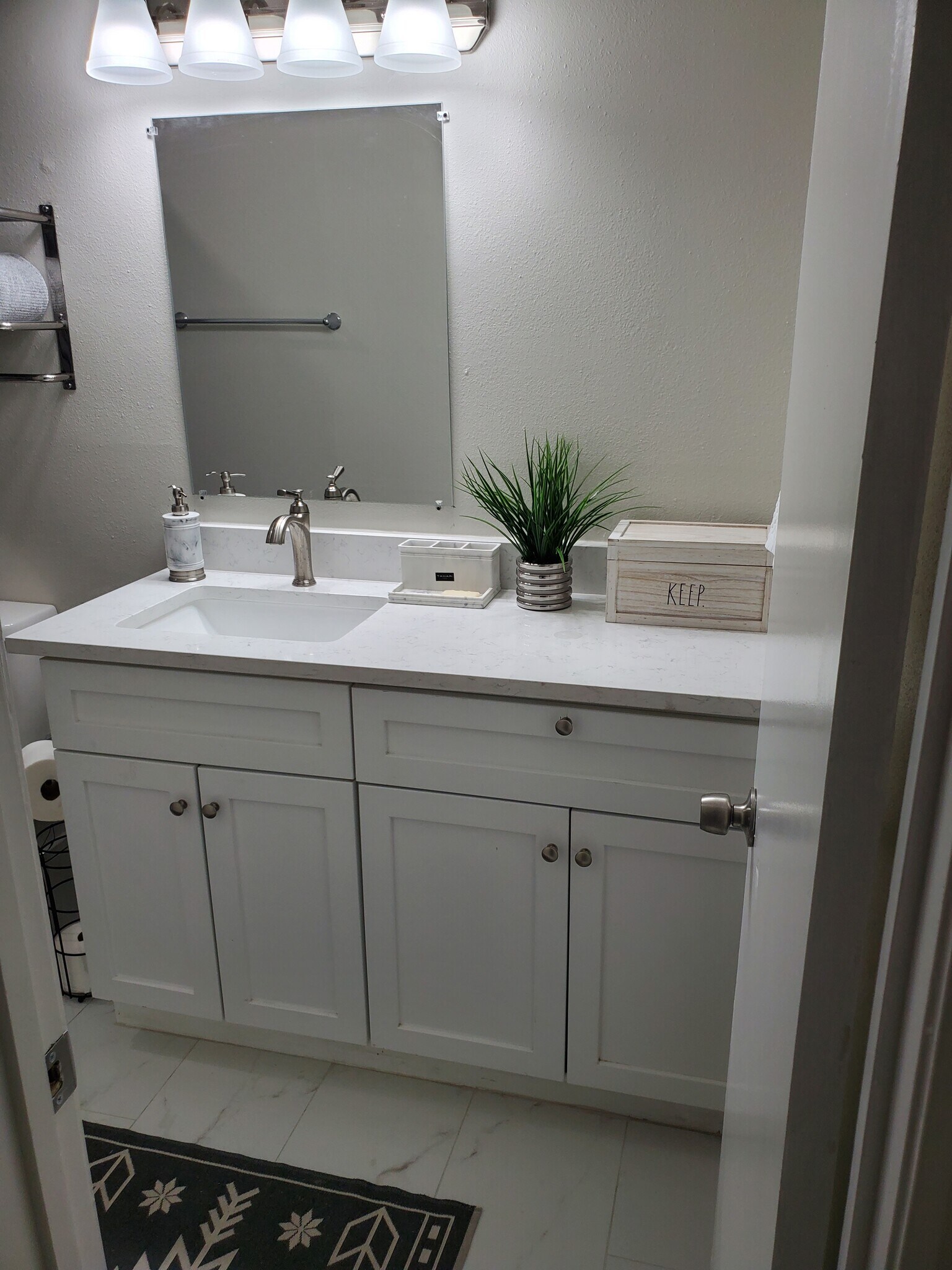 Building Photo - 1161 Lake Ave